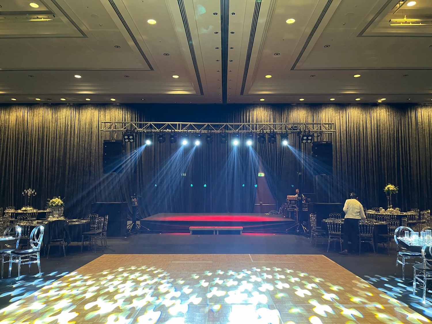 Sahne Işığı ve Podyum Kurulumu